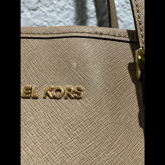 Michael Kors large purse 👜 - Picture 2 of 8
